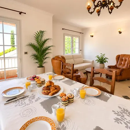 P2 Climatise Avec Terrasse Et Garage Plein Centre لو غراو دو روا